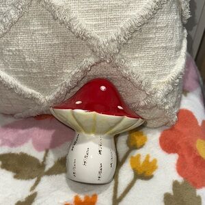 Smart Living Yellow and White Table Decor